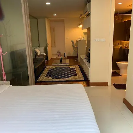 Studio Bedroom With Kitchen